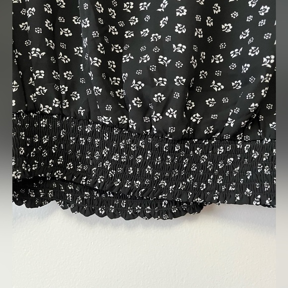 Black & White Floral Puff Sleeve Blouse - Picture 2 of 6